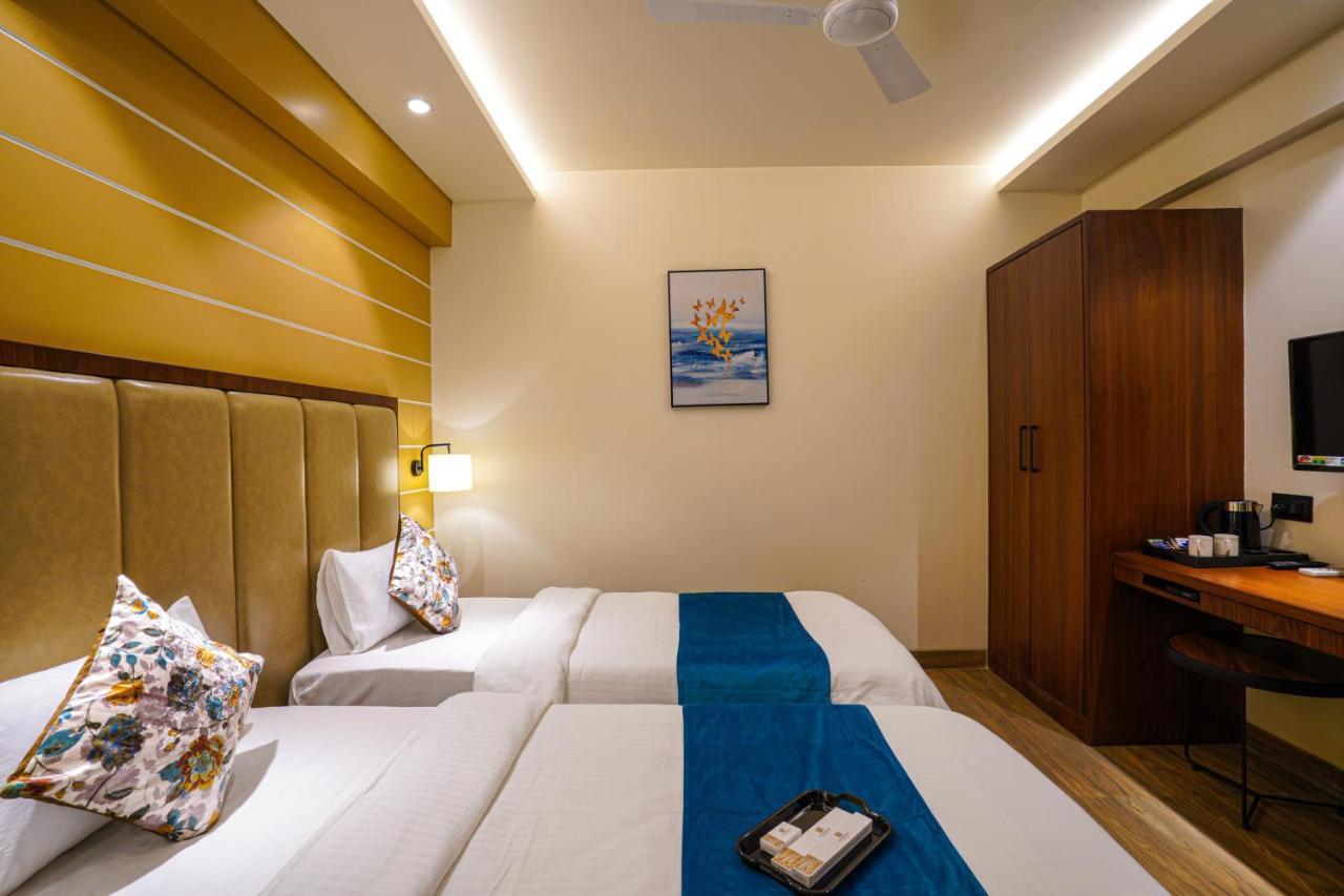 Hotel El Magnifico Surat Exterior photo