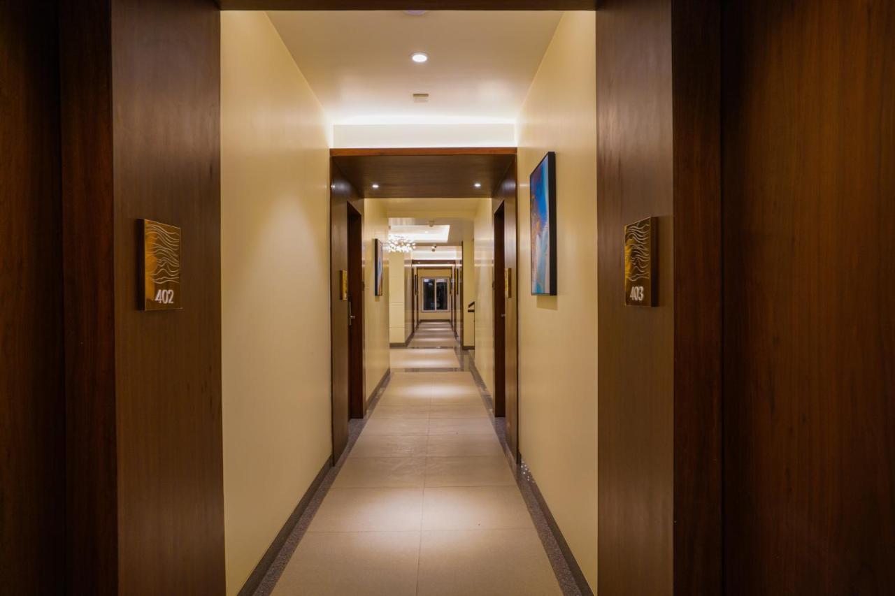 Hotel El Magnifico Surat Exterior photo
