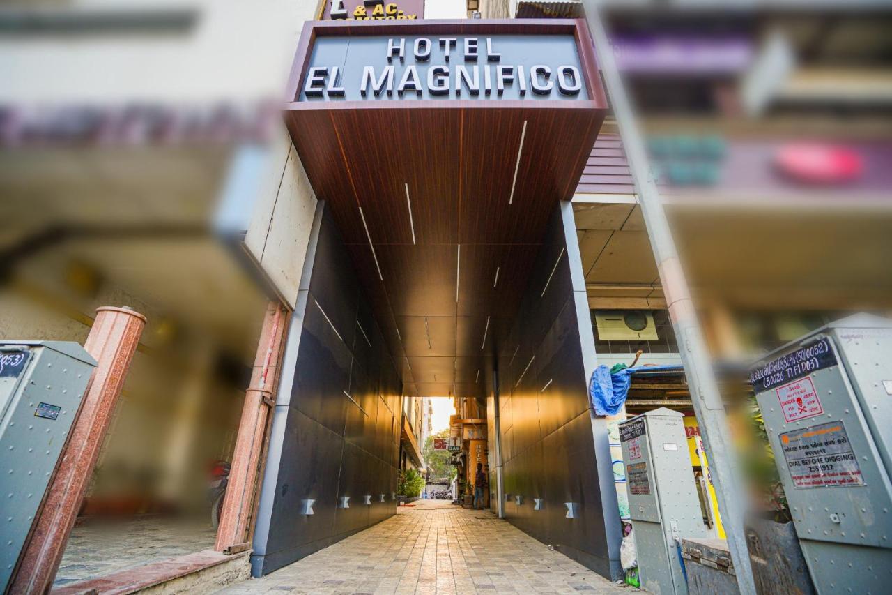 Hotel El Magnifico Surat Exterior photo