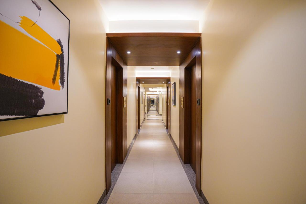 Hotel El Magnifico Surat Exterior photo